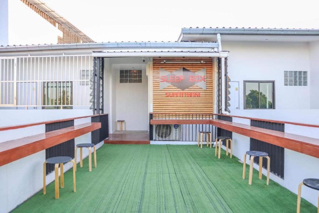 סוראט תאני Sleepbox Hostel Suratthani מראה חיצוני תמונה