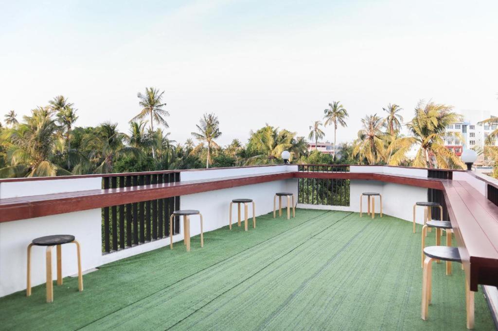 סוראט תאני Sleepbox Hostel Suratthani מראה חיצוני תמונה