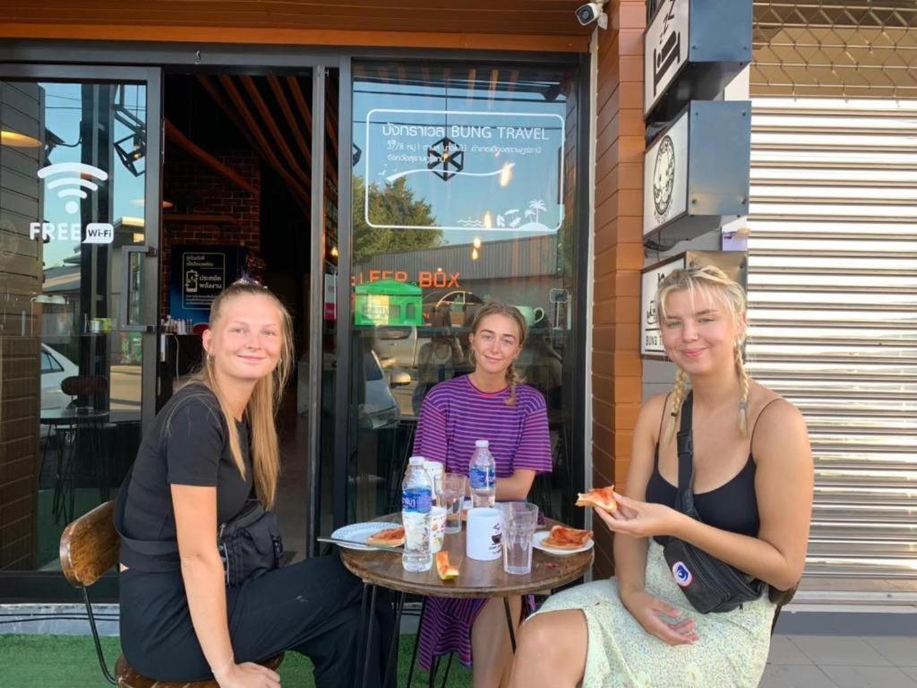 סוראט תאני Sleepbox Hostel Suratthani מראה חיצוני תמונה