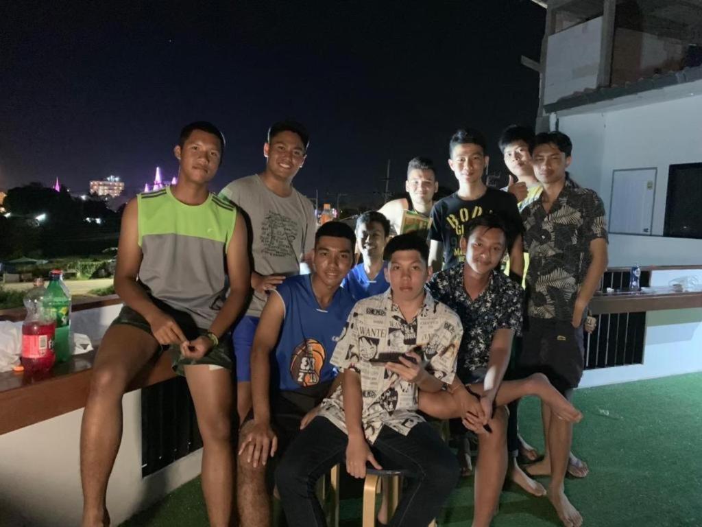 סוראט תאני Sleepbox Hostel Suratthani מראה חיצוני תמונה