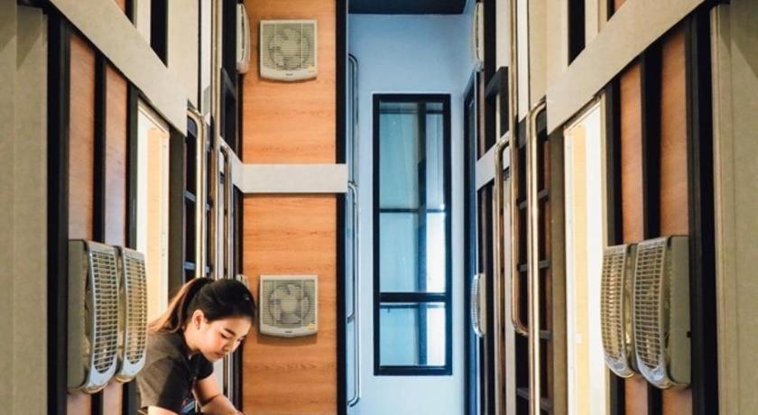 סוראט תאני Sleepbox Hostel Suratthani מראה חיצוני תמונה