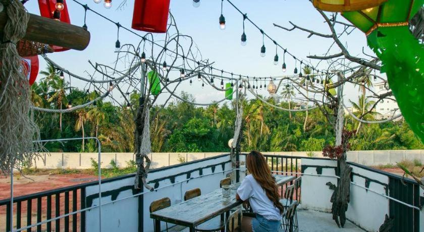 סוראט תאני Sleepbox Hostel Suratthani מראה חיצוני תמונה