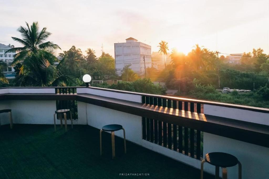 סוראט תאני Sleepbox Hostel Suratthani מראה חיצוני תמונה