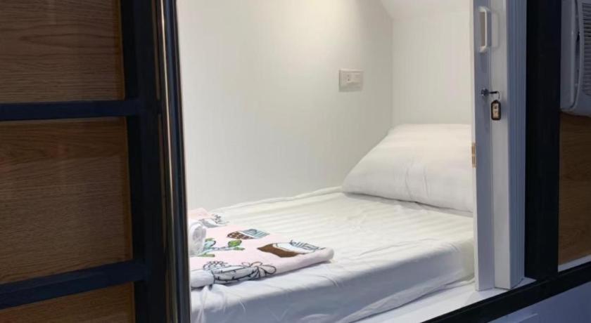 סוראט תאני Sleepbox Hostel Suratthani מראה חיצוני תמונה