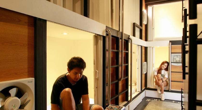 סוראט תאני Sleepbox Hostel Suratthani מראה חיצוני תמונה