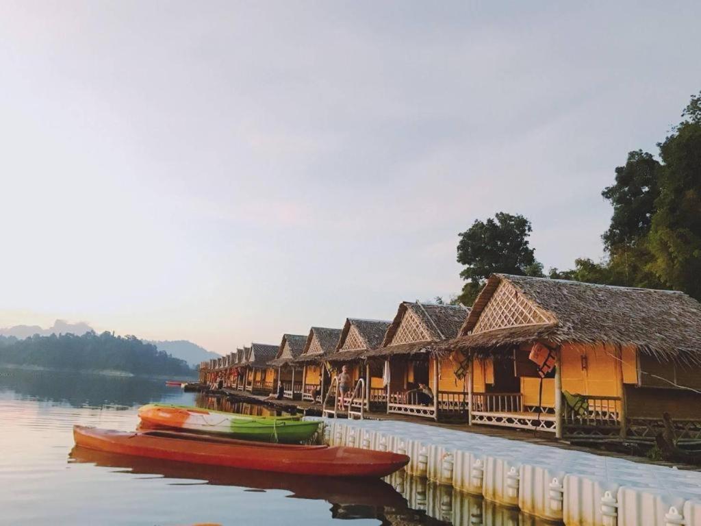סוראט תאני Sleepbox Hostel Suratthani מראה חיצוני תמונה